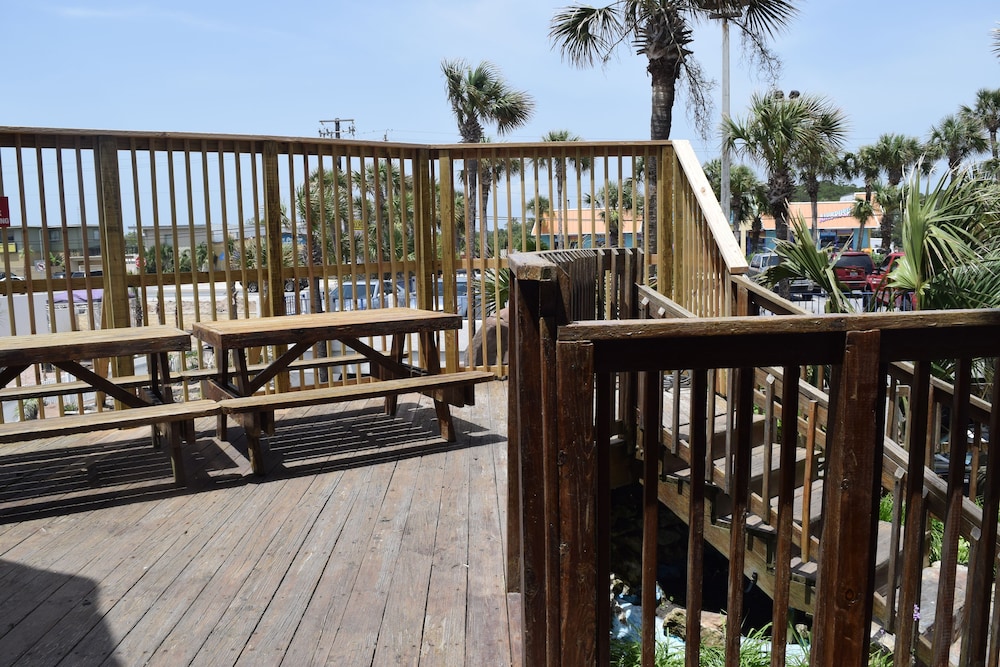 Fireplace, Days Inn by Wyndham Panama City Beach/Ocean Front