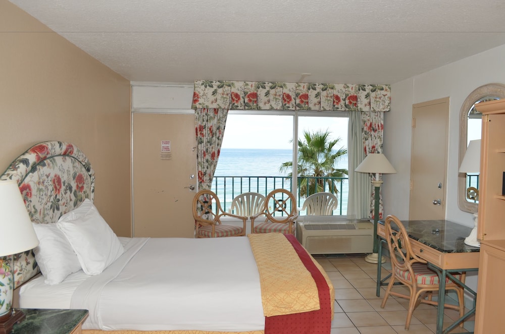 Room, Days Inn by Wyndham Panama City Beach/Ocean Front