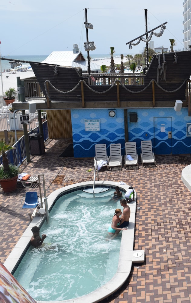 Outdoor spa tub, Days Inn by Wyndham Panama City Beach/Ocean Front