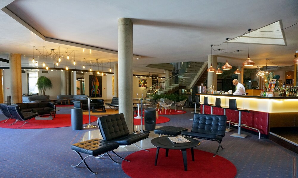 Hotel Lounge