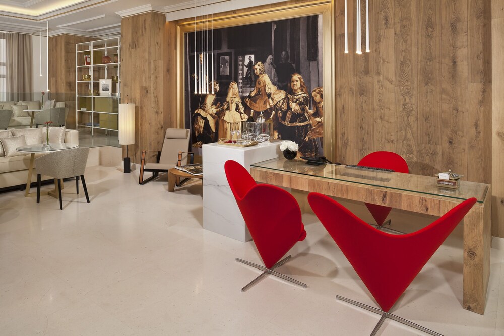 Executive Lounge