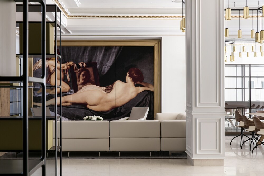 Hotel Lounge