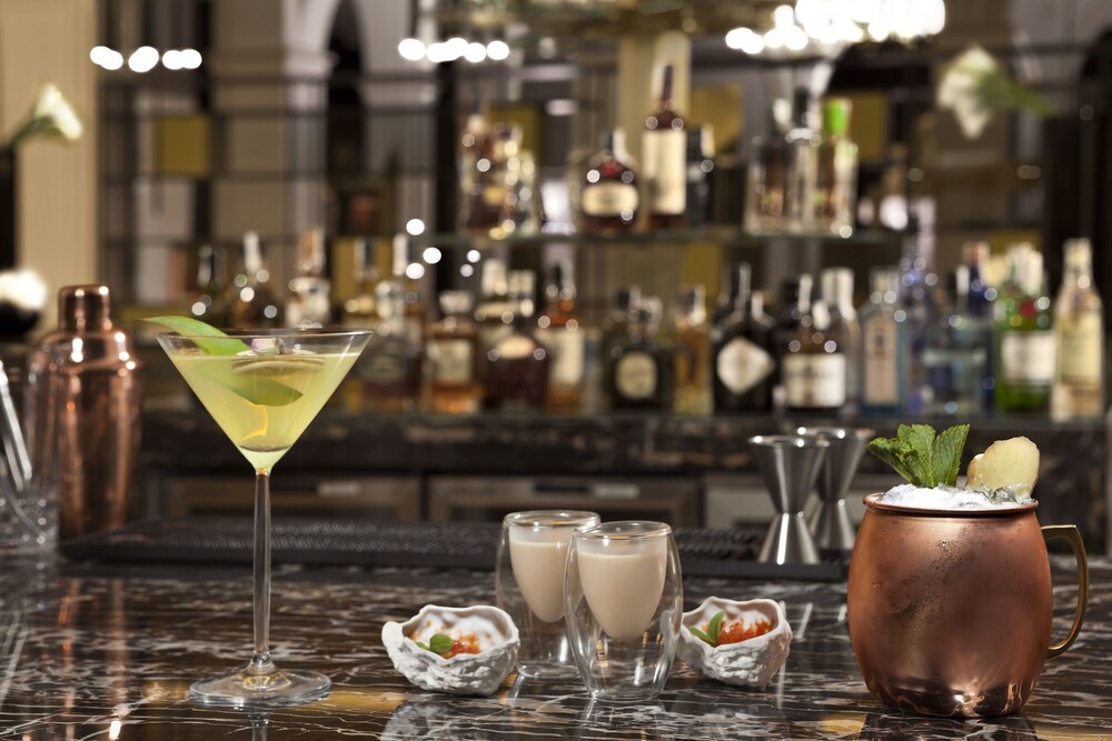 Hotel Bar