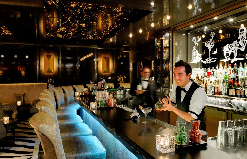 Hotel Bar