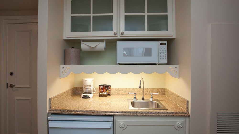 Studio - Private Kitchenette