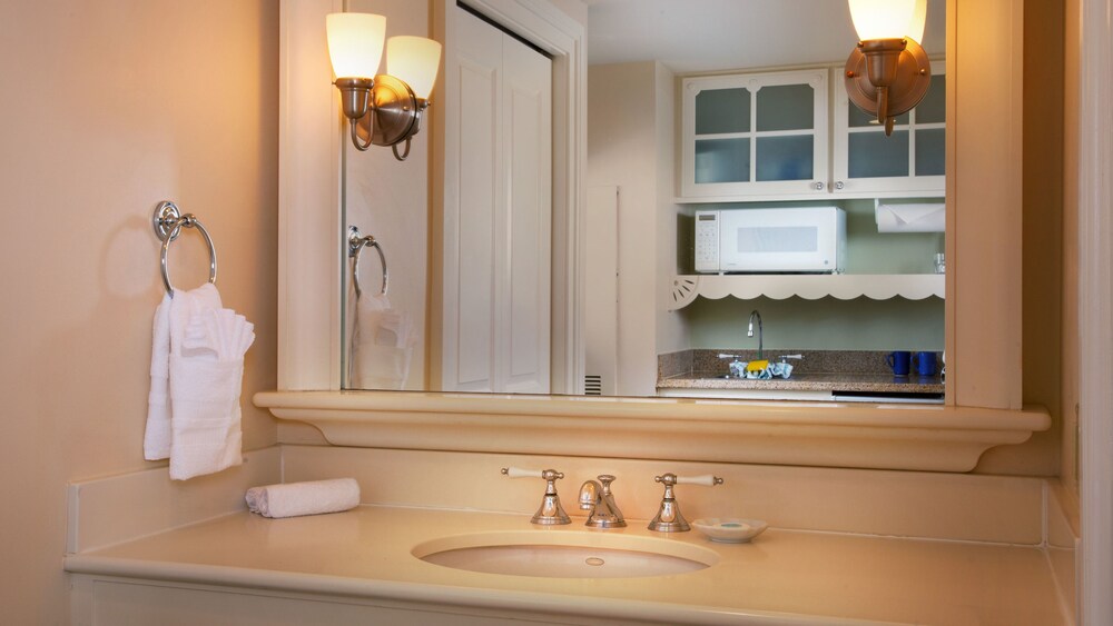 Studio - Bathroom Sink