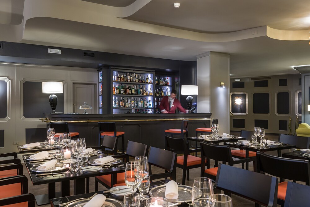 Hotel Bar