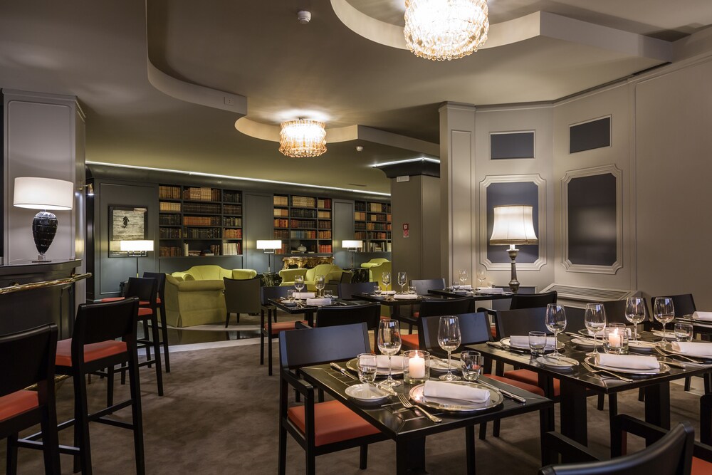 Hotel Bar