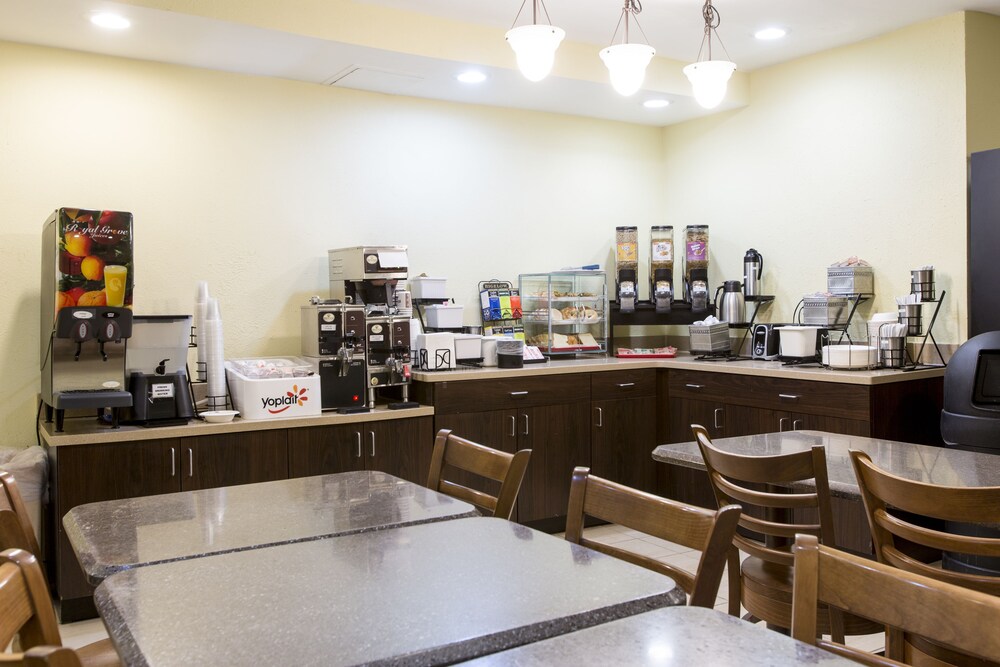 Breakfast area, Royal Palace Westwood