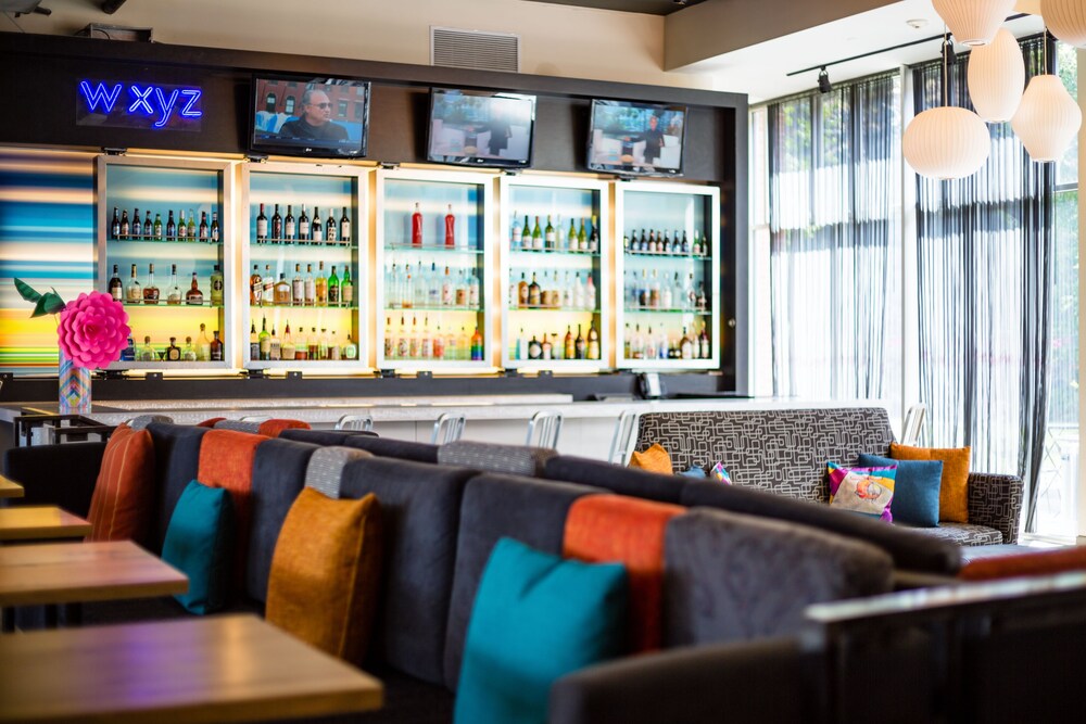 Hotel Bar