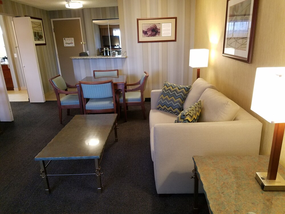 Living area, Best Western Cascadia Inn