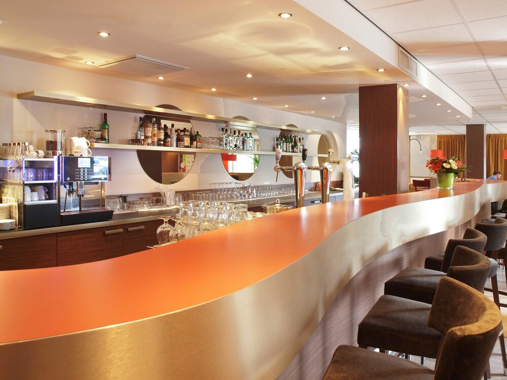 Hotel Bar