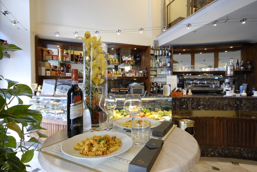Hotel Bar