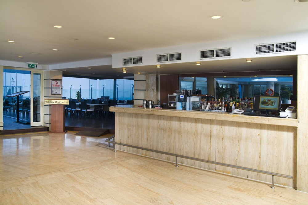 Poolside Bar