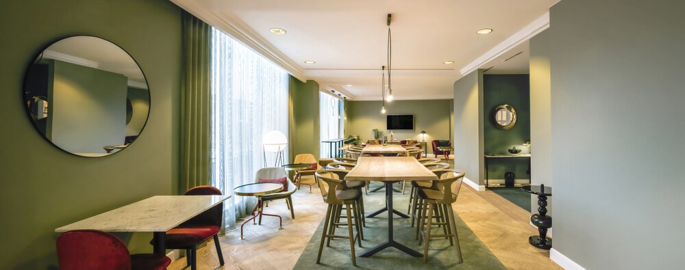 Executive Lounge
