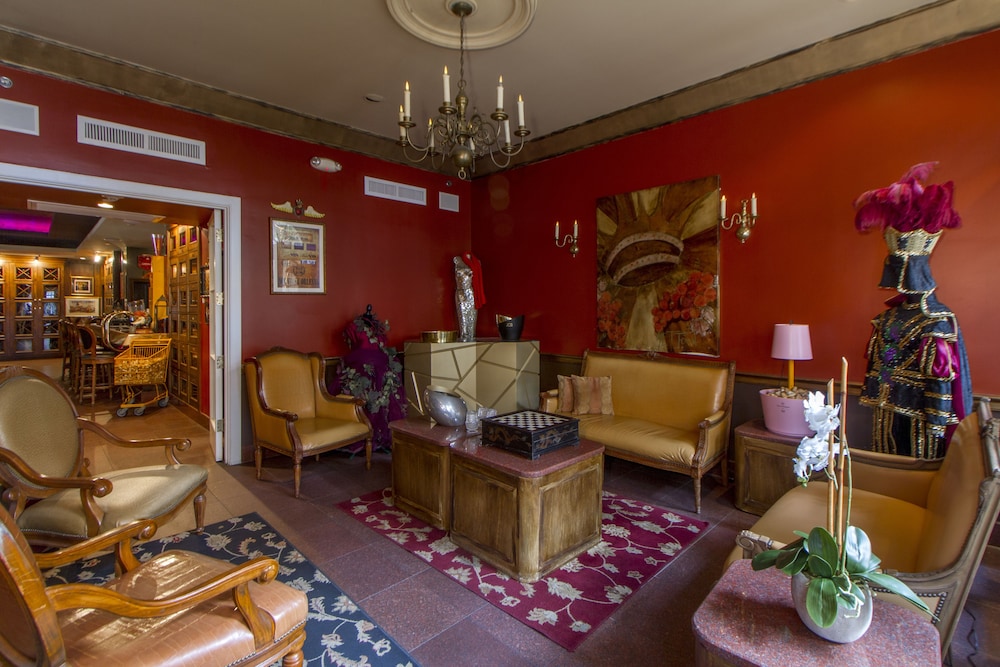 Hotel Lounge