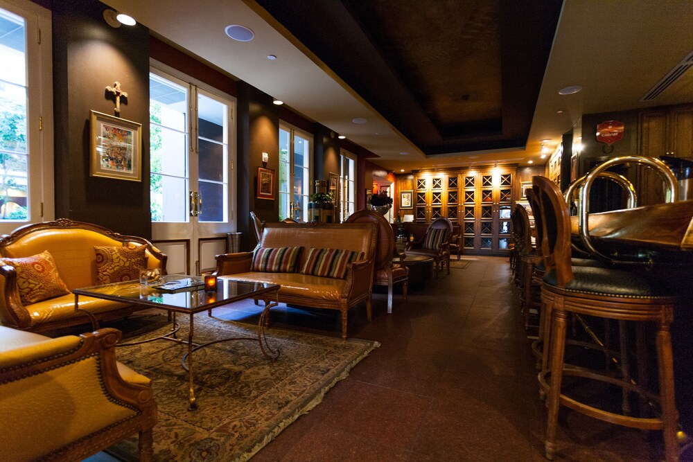 Hotel Bar