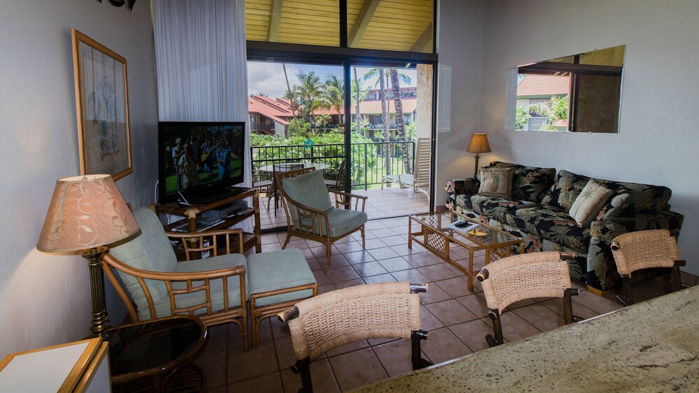 Condo, 2 Bedrooms, Partial Ocean View - Living Area