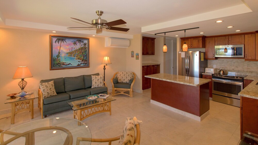 Condo, 2 Bedrooms, Ocean View - Living Area
