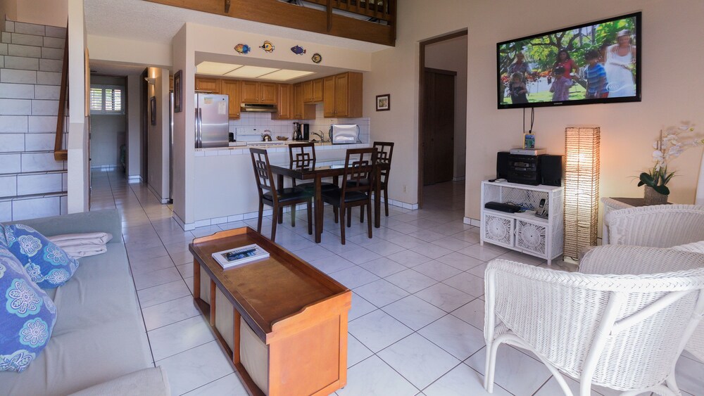 Suite, 3 Bedrooms, Partial Ocean View - Living Area