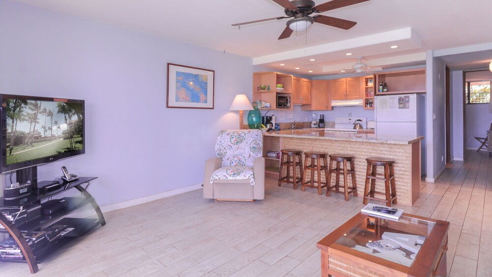 Condo, 1 Bedroom, Ocean View - Living Area