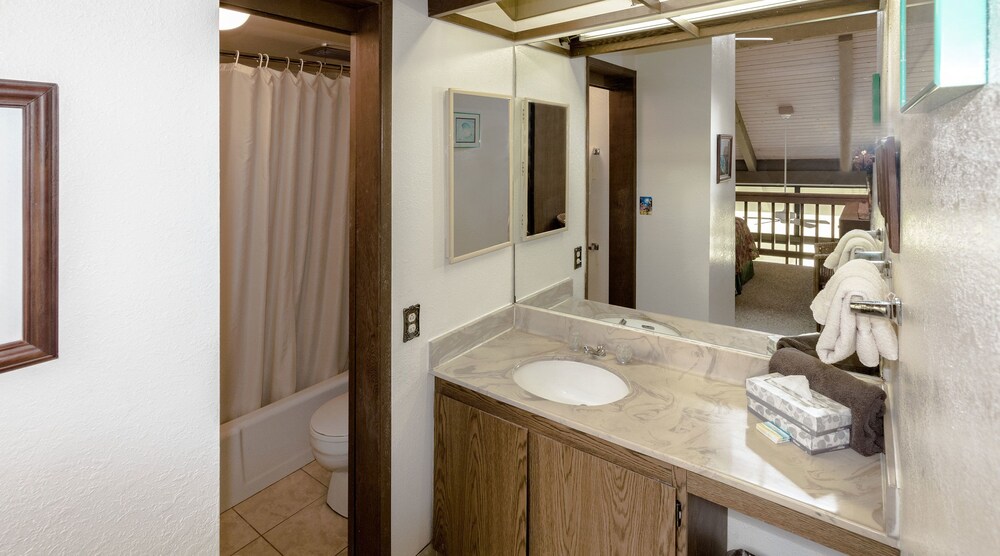 Condo, 2 Bedrooms, Ocean View - Bathroom