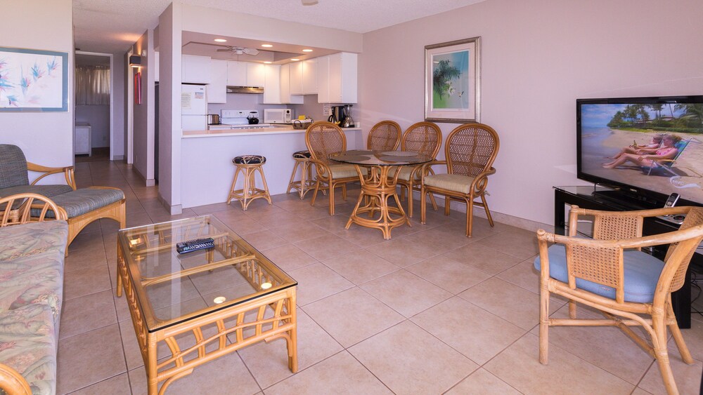 Condo, 1 Bedroom, Ocean View - Living Area