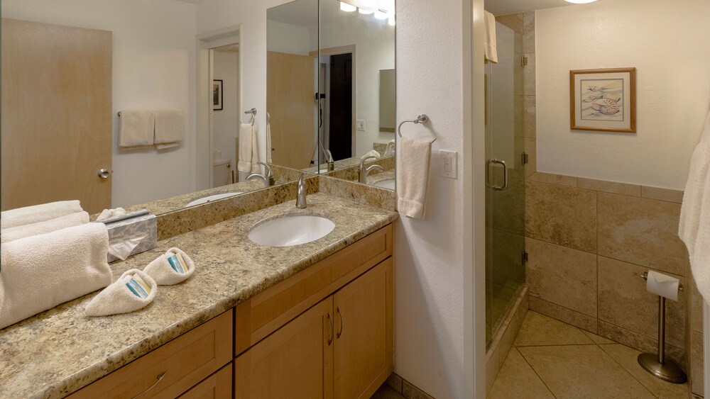 Condo, 2 Bedrooms, Partial Ocean View - Bathroom