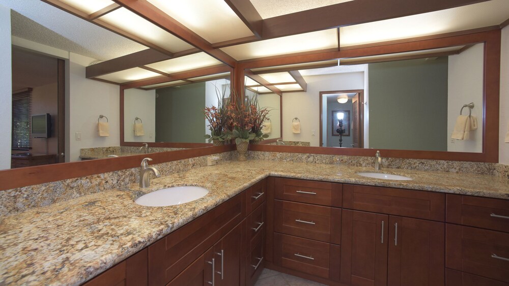 Condo, 2 Bedrooms, Partial Ocean View - Bathroom
