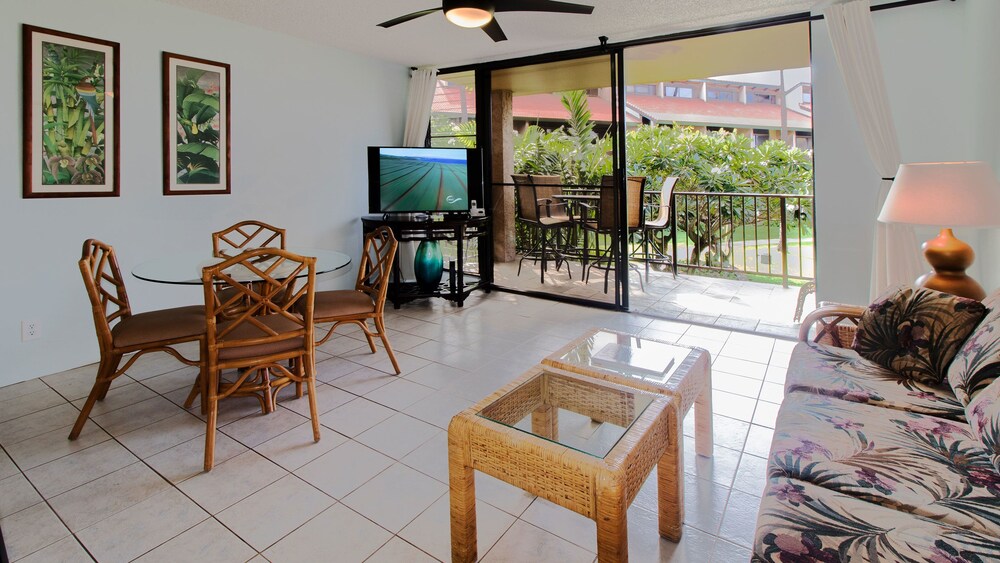 Condo, 1 Bedroom, Partial Ocean View - Living Area