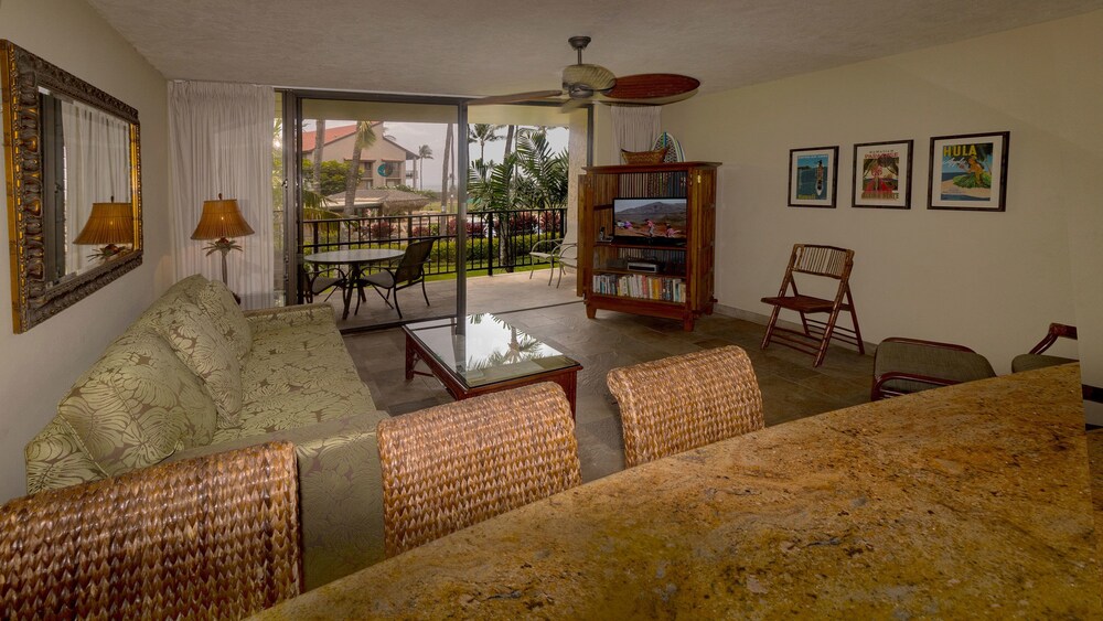 Condo, 1 Bedroom, Partial Ocean View - Living Area