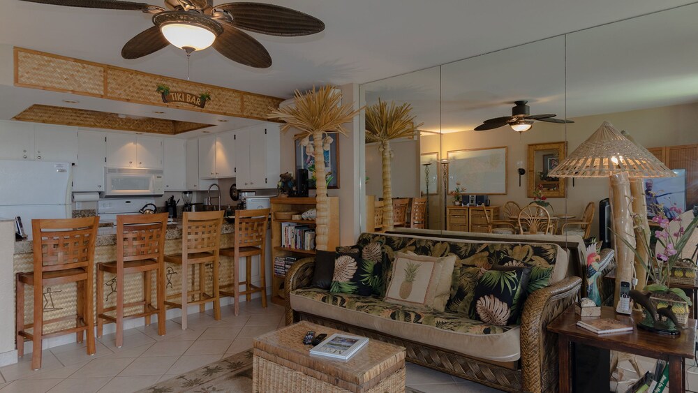 Condo, 1 Bedroom, Partial Ocean View - Living Area
