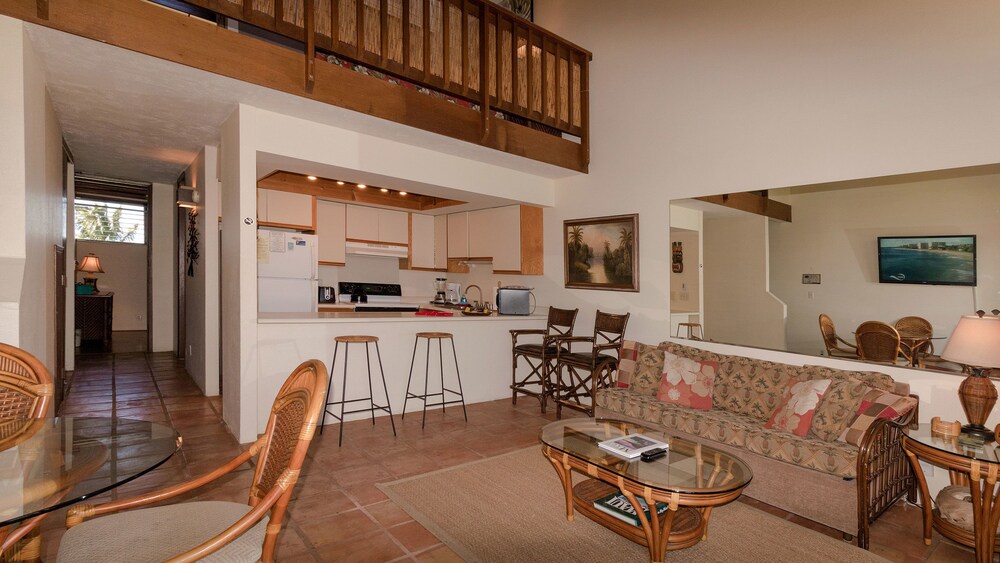 Condo, 2 Bedrooms, Partial Ocean View - Living Area