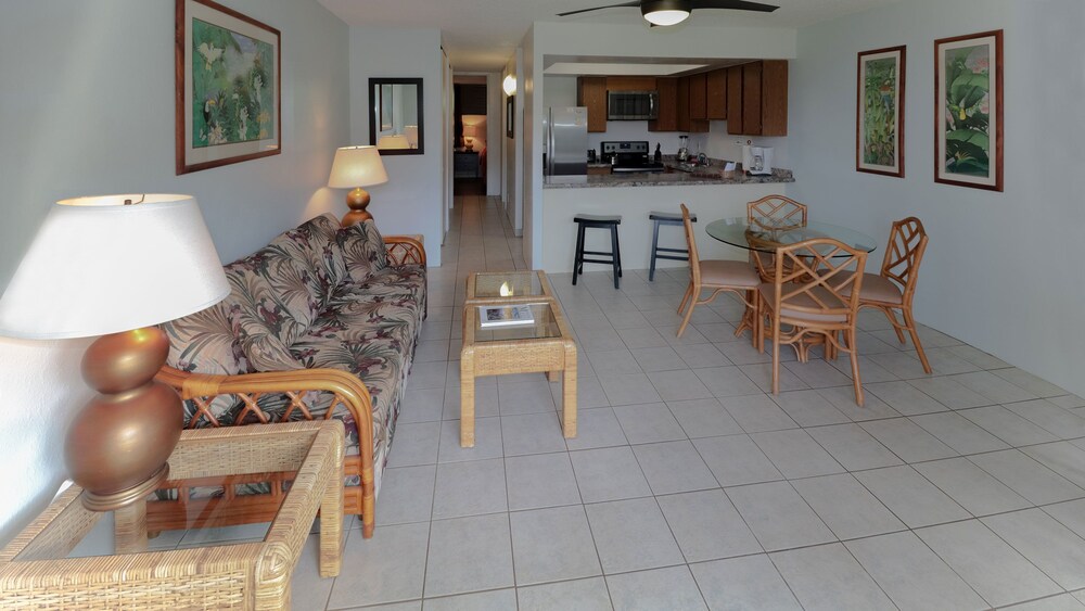 Condo, 1 Bedroom, Partial Ocean View - Living Area