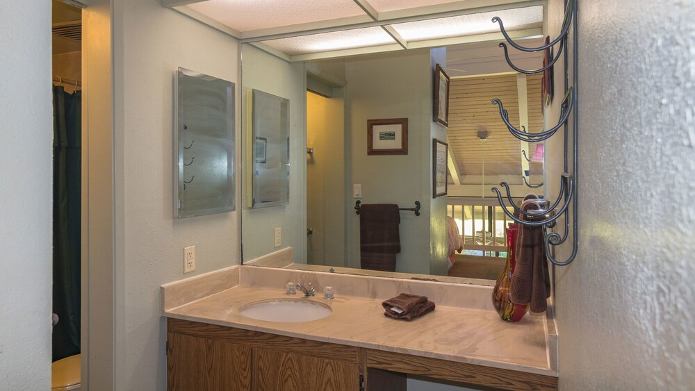 Condo, 2 Bedrooms, Ocean View - Bathroom