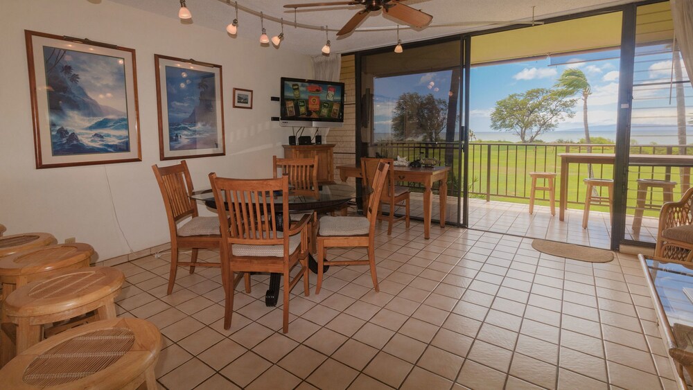 Condo, 2 Bedrooms, Ocean View - Living Area