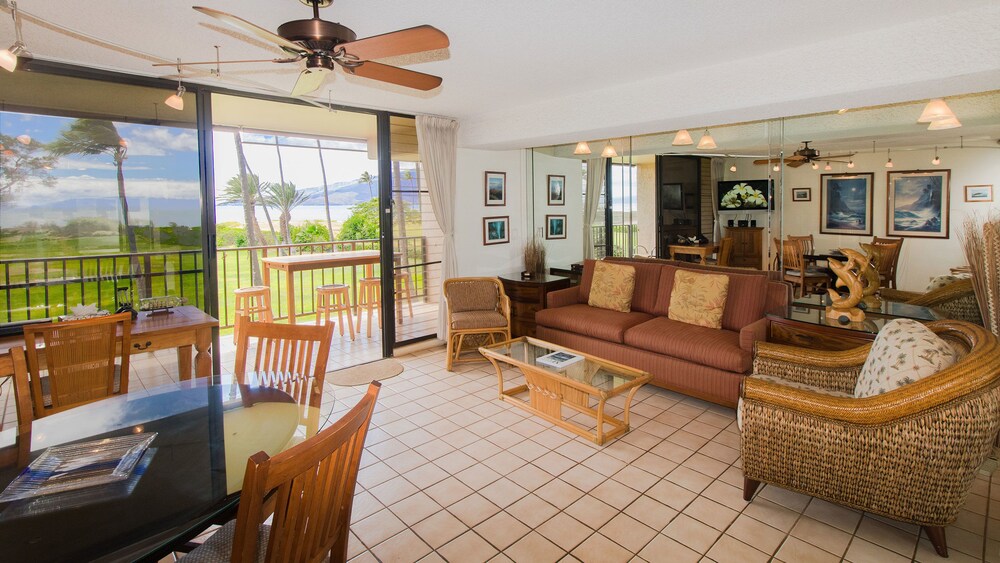 Condo, 2 Bedrooms, Ocean View - Living Area