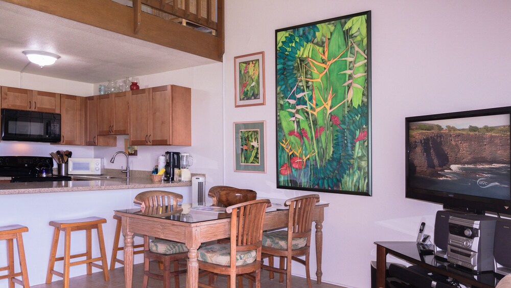 Condo, 2 Bedrooms, Ocean View - Living Area