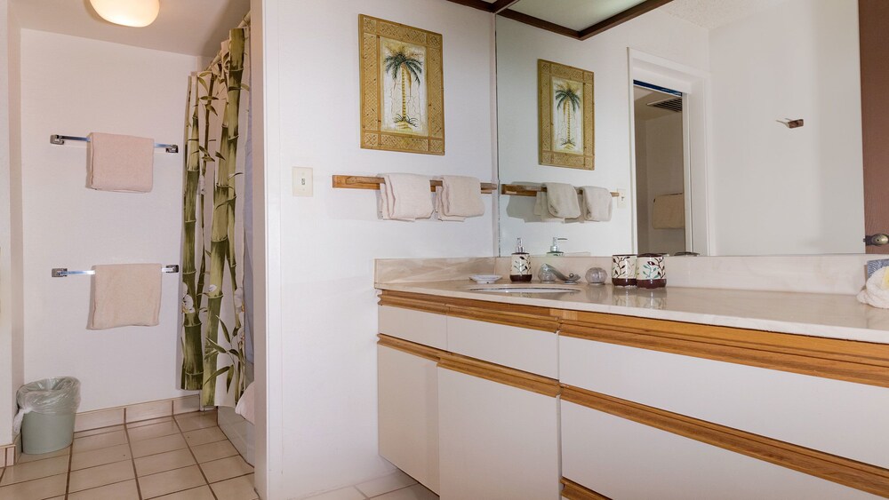 Condo, 2 Bedrooms, Partial Ocean View - Bathroom
