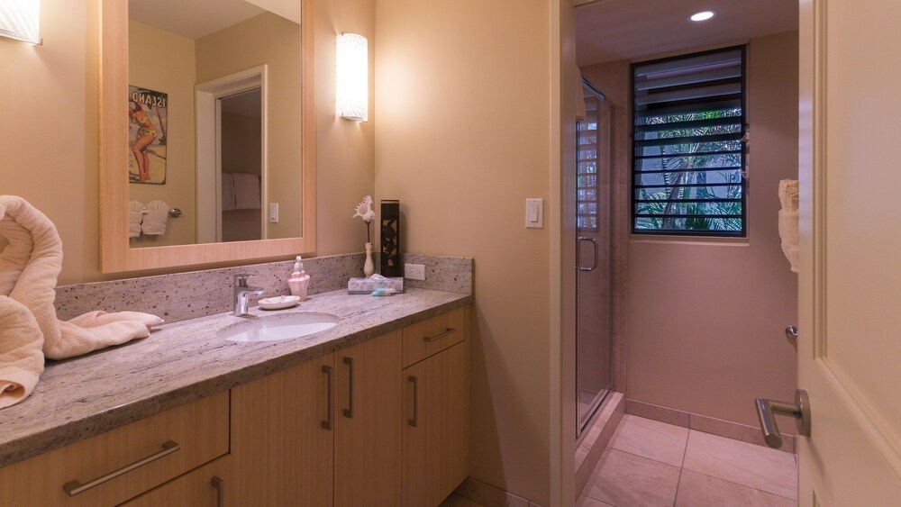 Condo, 2 Bedrooms, Partial Ocean View - Bathroom