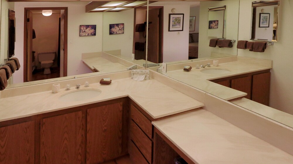 Condo, 2 Bedrooms, Partial Ocean View - Bathroom