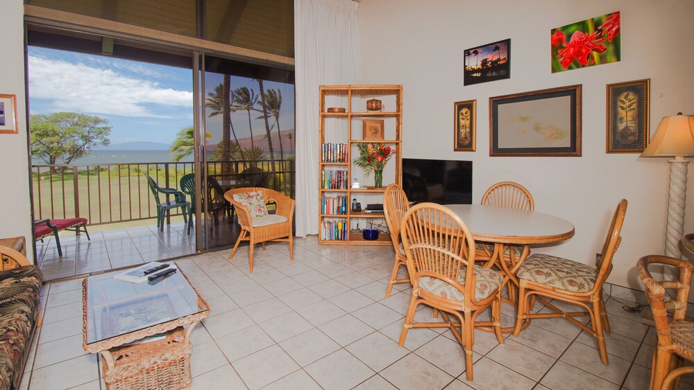 Condo, 2 Bedrooms, Ocean View - Living Area