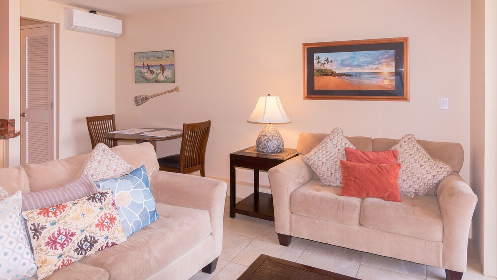 Condo, 2 Bedrooms, Partial Ocean View - Living Area