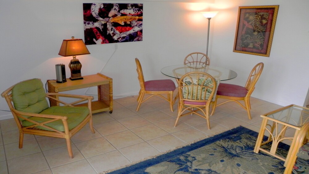 Condo, 2 Bedrooms, Ocean View - Living Area