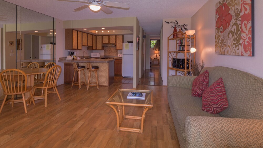 Condo, 1 Bedroom, Partial Ocean View - Living Area