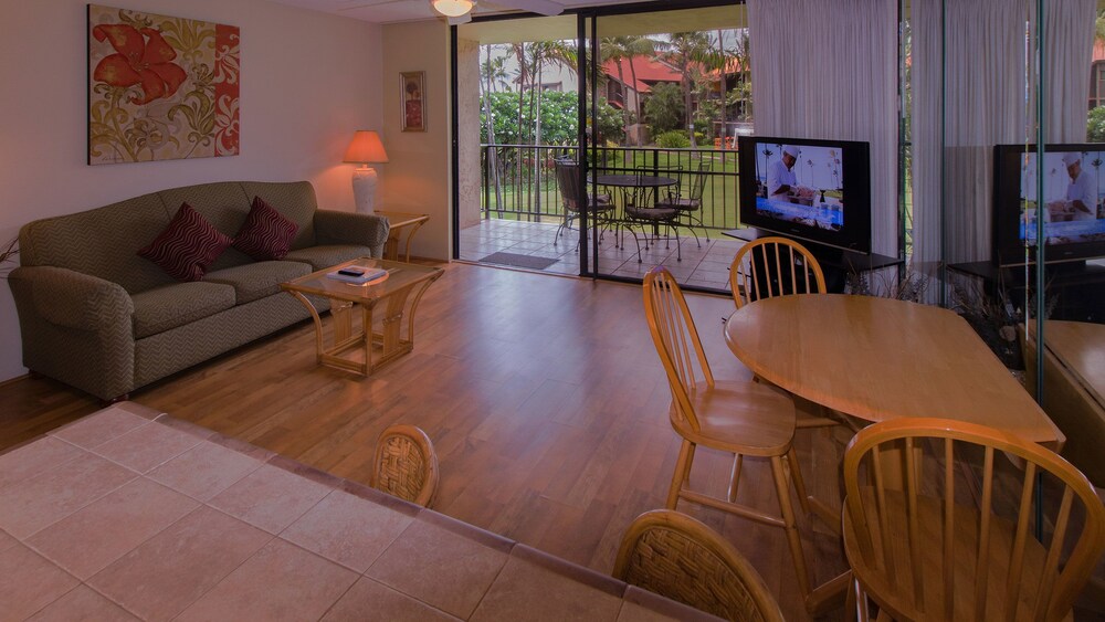 Condo, 1 Bedroom, Partial Ocean View - Living Area