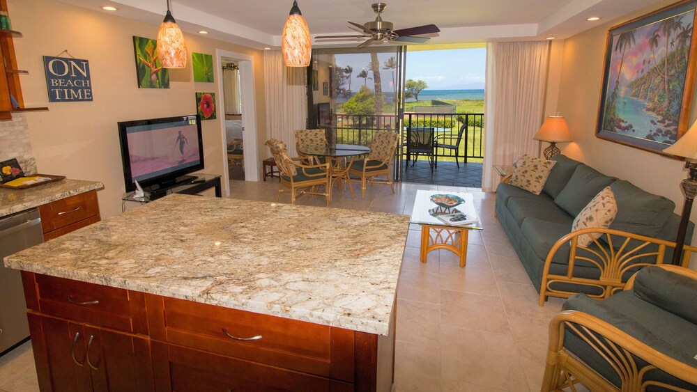 Condo, 2 Bedrooms, Ocean View - Living Area