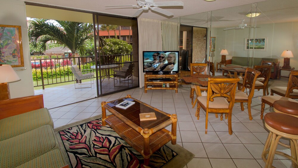 Condo, 1 Bedroom, Partial Ocean View - Living Area