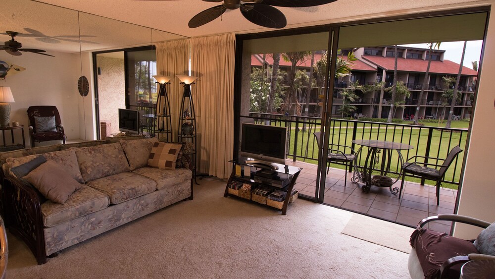 Condo, 1 Bedroom, Partial Ocean View - Living Area