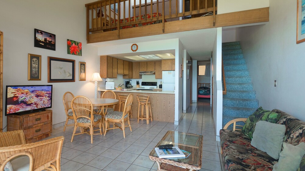 Condo, 2 Bedrooms, Ocean View - Living Area